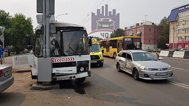 Пассажиры автобуса пострадали в ДТП на Партизана Железняка