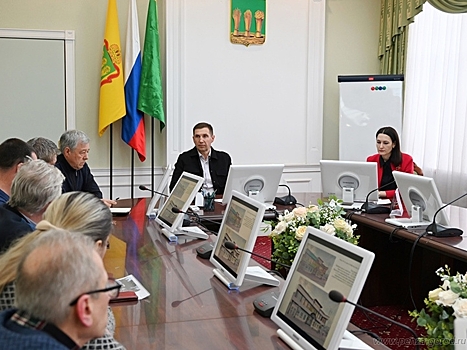 Глава Пензы поручил привести к единому современному стилю торговые точки на Привокзальной площади