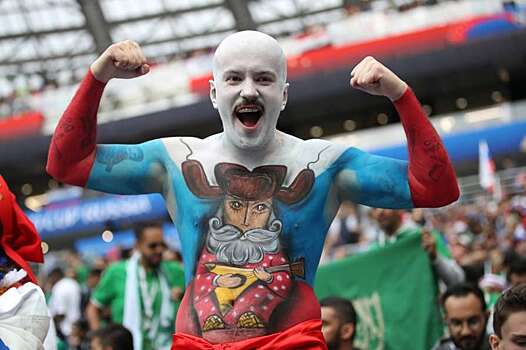 Татуировка на лице, новорожденный Дзюба и 3 миллиона футболок. Как фанаты поддерживают свои команды