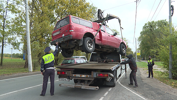 В Светлогорске с началом турсезона начали эвакуировать неправильно припаркованные автомобили