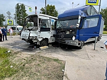 В ДТП под Петербургом женщина вылетела из маршрутки и погибла