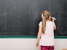 «Из-за таких мелочей»: в Госдуме раскритиковали учительницу, которая заставила второклассницу снять ободок-кокошник