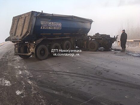 Столкновение двух грузовиков перекрыло обход Новокузнецка