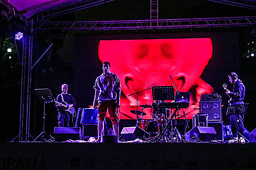 Разрыв мозга: из смуты памяти достать Маяковского – Метадрама жжёт