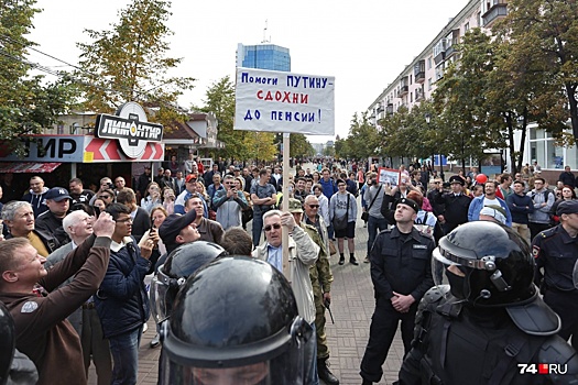 Пожилому учителю из Челябинска снизили штраф за участие в митинге против пенсионной реформы