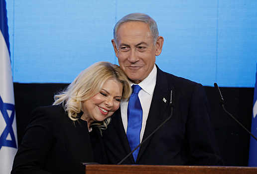 Прическа жены израильского премьера привела к беспорядкам в стране