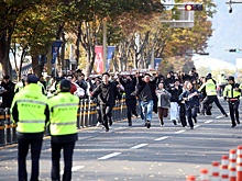 Противники Трампа на АТЭС прорвали ограждение и почти добрались до президента