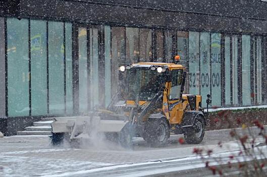 Кто будет убирать снег этой зимой: ответы от губернатора и петербуржских властей