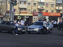 Машина ГИБДД попала в аварию в центре Воронежа