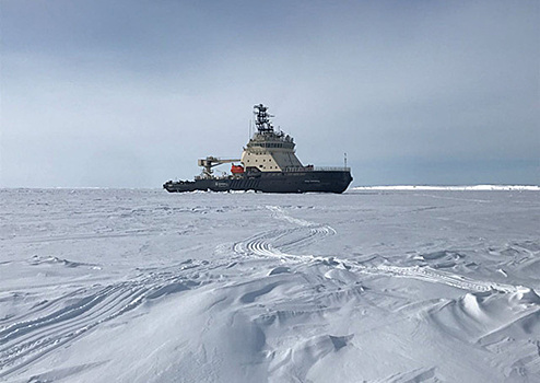 Арктическая группировка Северного флота вошла в Восточно-Сибирское море в сложной ледовой обстановке