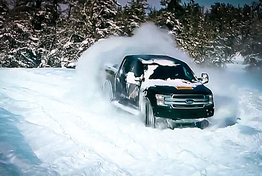 Видео: электрический Ford F-150 дрифтит по снегу