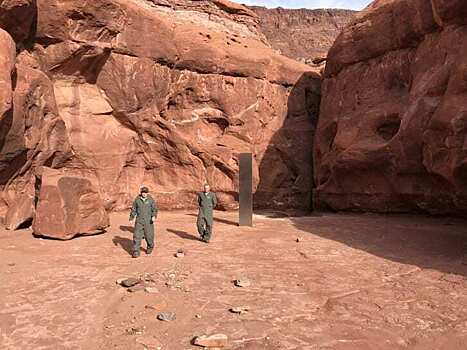 В американской пустыне нашли загадочный обелиск