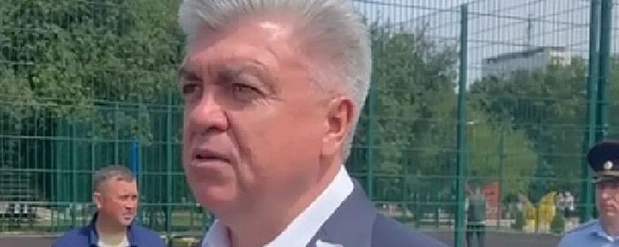 Мэр Наберженых Челнов Наиль Магдеев исполнил гимн РФ вместе с горожанами