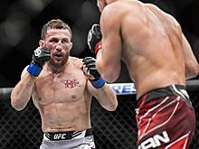 Грузинский боец UFC показал травмированную перед боем с Яном руку