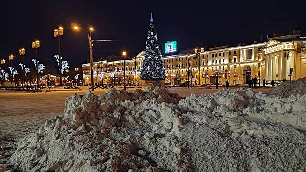 Публицист Голубь назвал гигантские сугробы в Петербурге плохой реклама для туризма