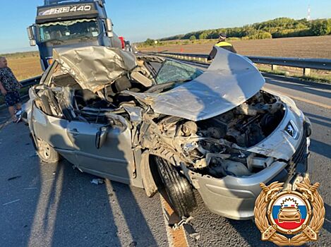 В Ростовской области битумовоз спровоцировал тройное ДТП