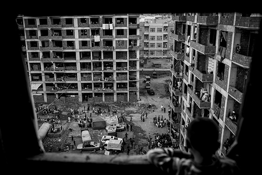 Поселения беженцев-езидов, спасающихся от геноцида в Синджаре в августе 2014 г. (г. Захо, Ирак) - второе место в категории "Проблемы современности. Серия фотографий".