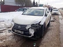 Под Тольятти автомобилистка на LEXUS NX200 врезалась в ВАЗ-2111