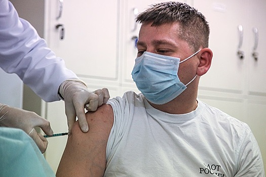 Россиян попросили не пить 42 дня перед вакцинацией