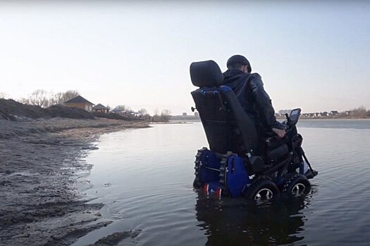 В Новосибирске создали инвалидную коляску-ступенькоход для рыбаков