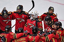Скандал в МХЛ: хоккеист ударил соперника головой об лед