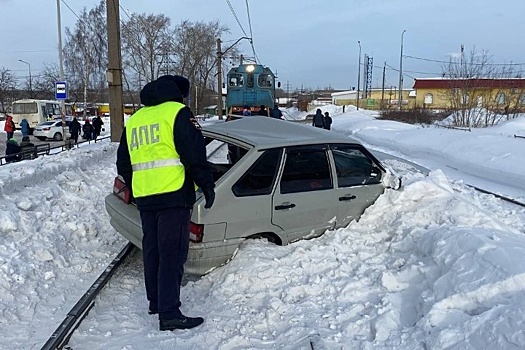 В Нижнем Тагиле девушка за рулём ВАЗ-2114 попала под поезд