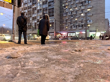 В Волгограде потребовали снять главу района за лед на тротуарах