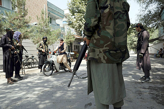 В Афганистане талибы* сожгли музыкальные инструменты