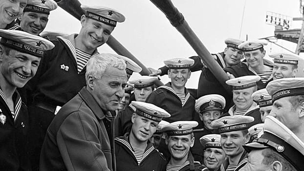 Поэт вернулся к солдатам