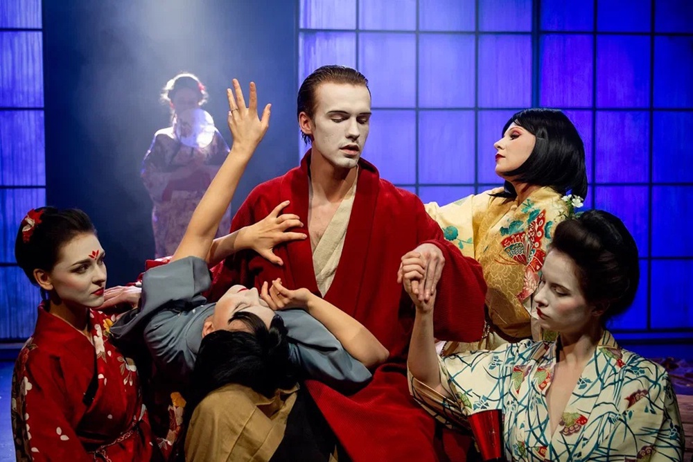 В Петербурге поставили спектакль о женщинах и любви по книге японского классика