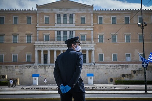 Премьер Греции призвал население не расслабляться и не покидать дома