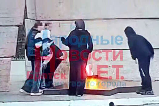 В Братске школьники плевали и делали вид, что справляют нужду на Вечный огонь