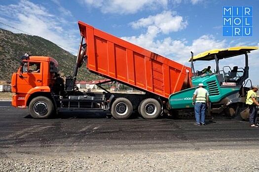Минтранс Дагестана ведет ремонт участка дороги от Махачкалы до Буйнакска