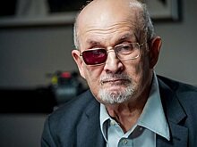 Писателю Салману Рушди присудили награду за мужество и литературное мастерство