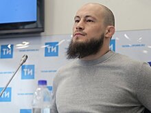 Боец UFC раскритиковал Элвина Грея, которому доверили читать первый азан в мечети Уфы