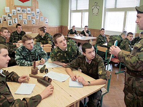 В СФ поддержали возвращение начальной военной подготовки в школы