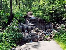 Тротуар у Ушковского ручья на Приморском шоссе восстановят