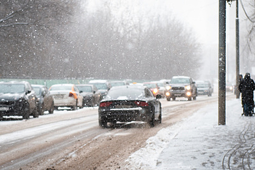 Эксперт дал советы автолюбителям по безопасному вождению зимой