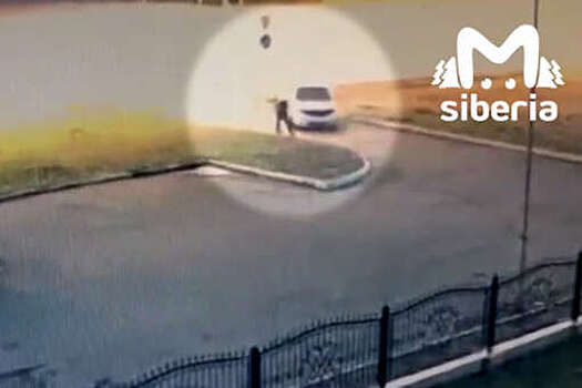 В Кызыле на видео попало, как школьница на Toyota переехала женщину