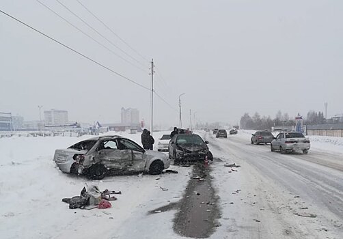 В Башкирии дорогу не поделили Chevrolet Lacetti и Toyota Camry