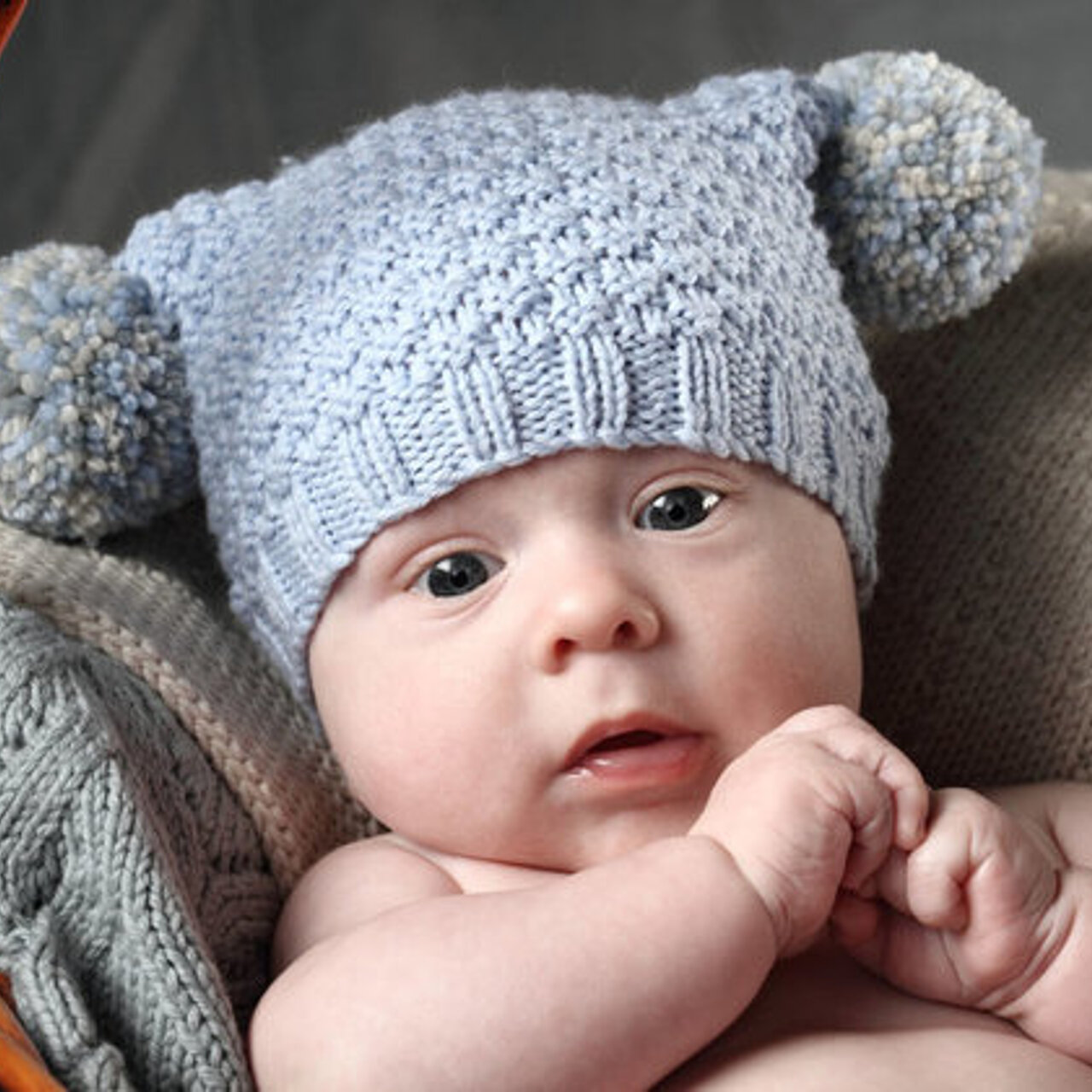 Детская шапка чепчик спицами для новорожденного. Мастер класс