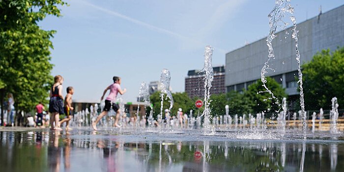 Сухие фонтаны и искусственные пруды: как вода украшает город