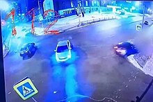 Россиянка влетела на автомобиле в толпу пешеходов и попала на видео