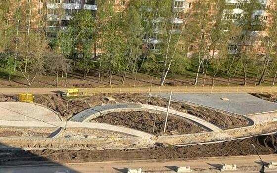 Депутаты проинспектировали благоустройство сквера имени Маршала Бирюзова