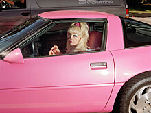 Фонд современного искусства Cartier открыл фотовыставку об автомобилях