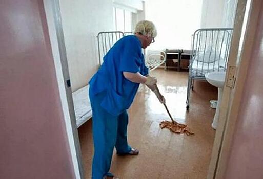 Санитарок муравленковской больницы разжаловали в уборщики