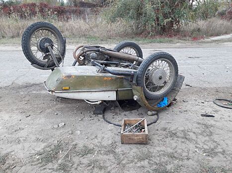 На Кубани мотоциклист без прав выжил после столкновения с КамАЗом