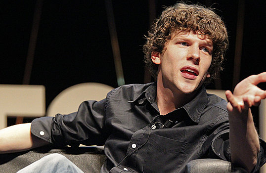 Американский актер Джесси Айзенберг пожертвует почку незнакомому человеку