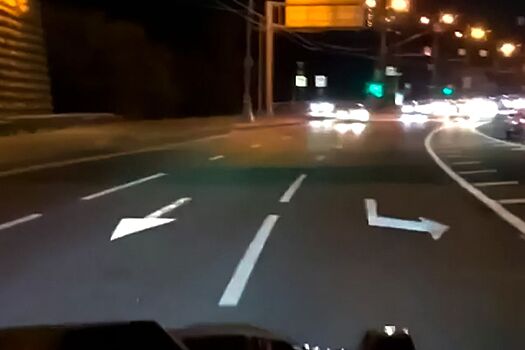 Мажоры на "Гелендвагене" устроили заезд по встречке в Москве