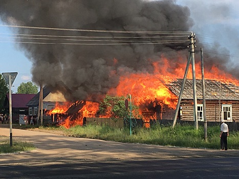 Пожар уничтожил шестиквартирный дом в Удмуртии